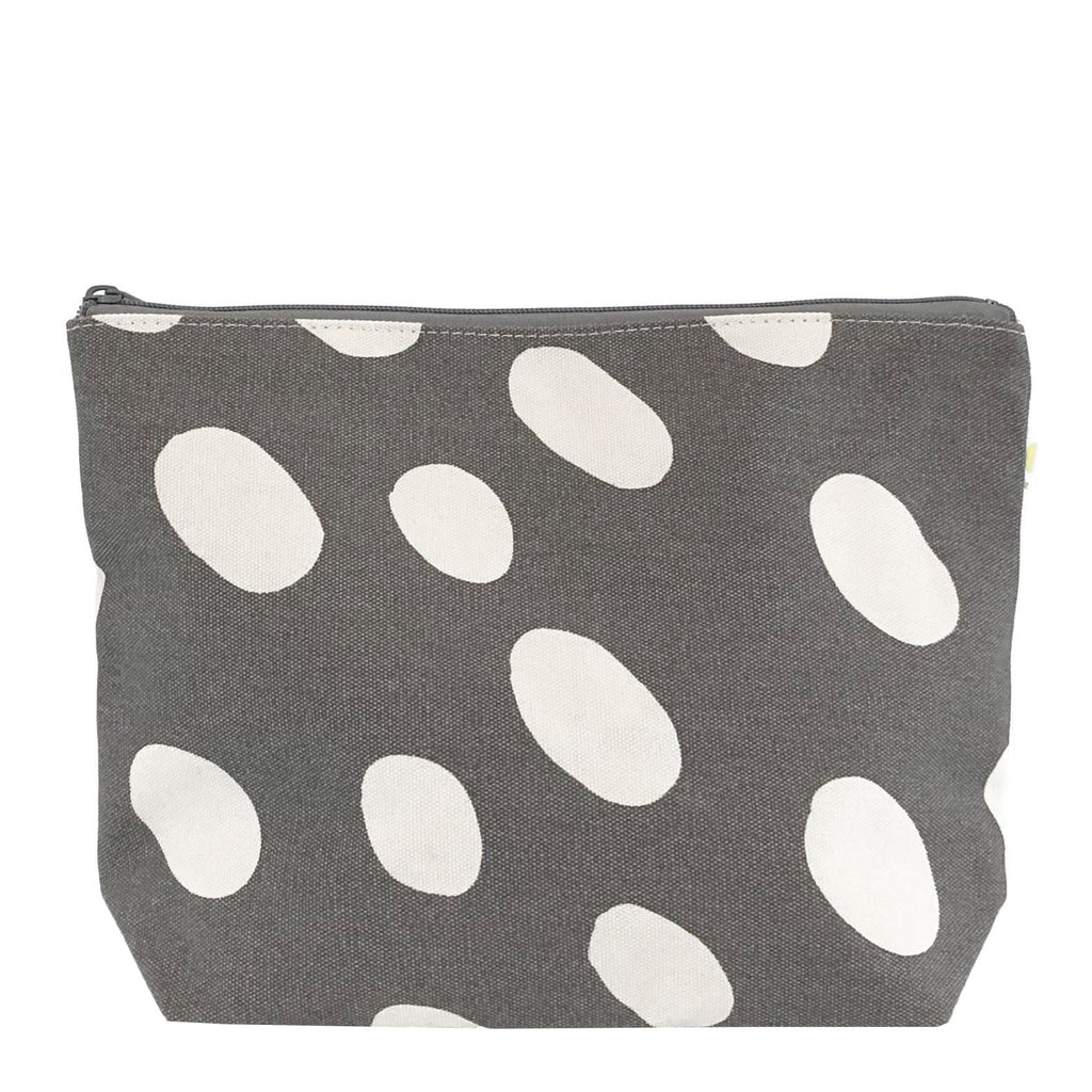 A See Design Travel Pouch Extra Large for essentials.